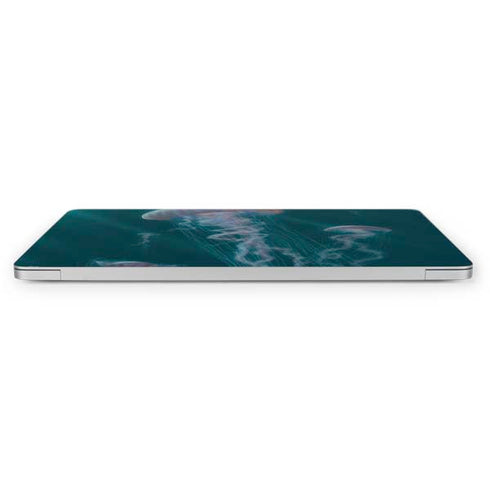 Blue Jellyfish by Vincent Hie Apple MacBook Pro 16-inch Skin