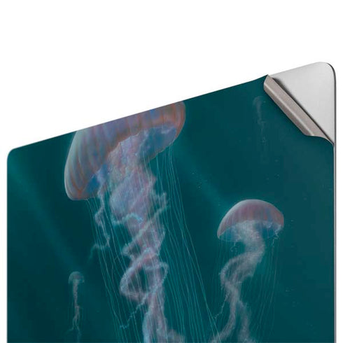 Blue Jellyfish by Vincent Hie Apple MacBook Pro 16-inch Skin
