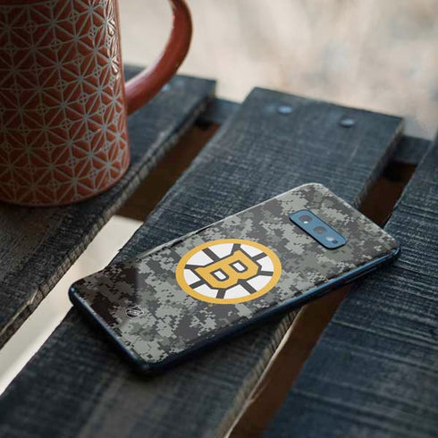 NHL Boston Bruins Camo Galaxy S10e Skin