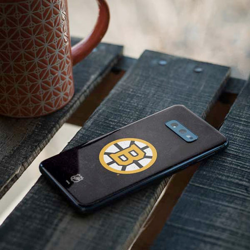 NHL Boston Bruins Distressed Galaxy S10e Skin