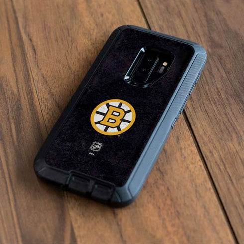 NHL Boston Bruins Distressed Otterbox Defender Galaxy Skin