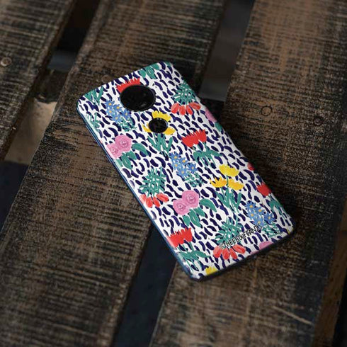 Bouffants and Broken Hearts Bouquets Print Moto E5 Plus Skin