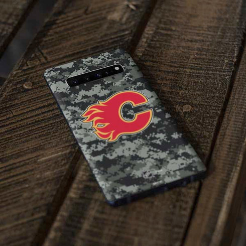 NHL Calgary Flames Camo Galaxy S10 Plus Skin