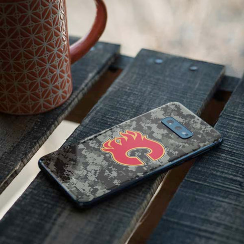 NHL Calgary Flames Camo Galaxy S10e Skin