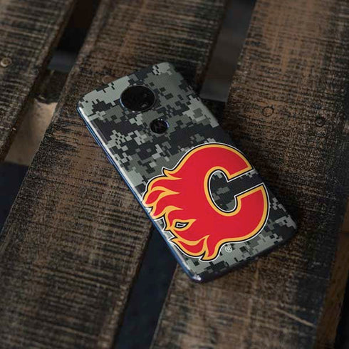 NHL Calgary Flames Camo Moto E5 Plus Skin