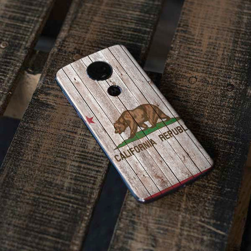 California Flag Dark Wood Moto E5 Plus Skin