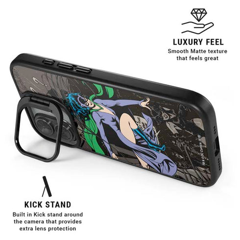 DC Comics Catwoman Vintage Action Pose Pattern iPhone 17 Kickstand Case