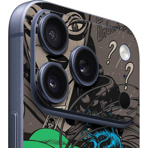 DC Comics Catwoman Vintage Action Pose Pattern iPhone 17 Pro Max Skin