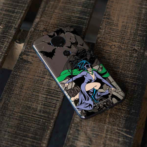 DC Comics Catwoman Vintage Action Pose Pattern Moto E5 Plus Skin