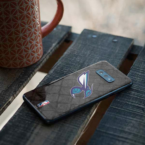 NBA Charlotte Hornets Dark Rust Galaxy S10e Skin