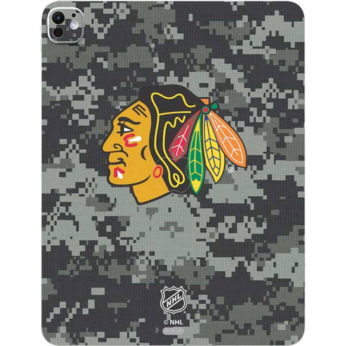 NHL Chicago Blackhawks Camo iPad Pro 13in M4 (2024) Skin