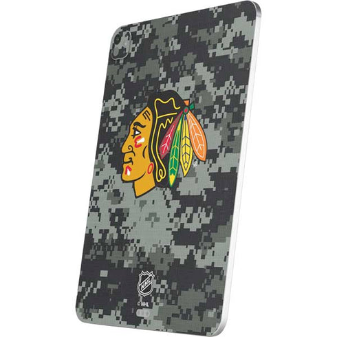 NHL Chicago Blackhawks Camo iPad Pro 13in M4 (2024) Skin