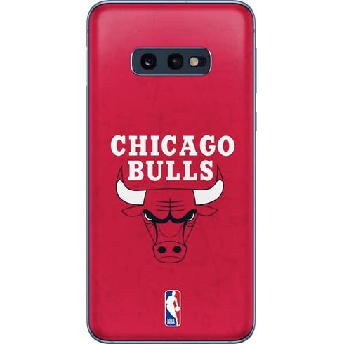 NBA Chicago Bulls Red Distressed Galaxy S10e Skin