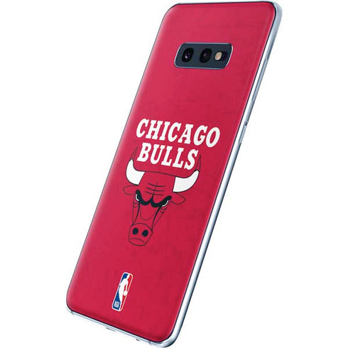 NBA Chicago Bulls Red Distressed Galaxy S10e Skin