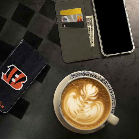 NFL Cincinnati Bengals - Distressed iPhone 15 Pro Max Folio Case