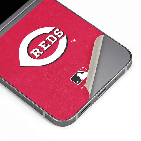 MLB Cincinnati Reds - Solid Distressed Galaxy Z Flip6 Skin