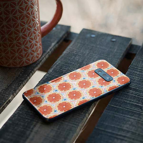 Bouffants and Broken Hearts Citrus Geo Galaxy S10e Skin