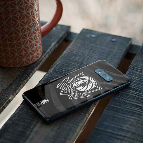 NBA Dallas Mavericks Black Animal Print Galaxy S10e Skin