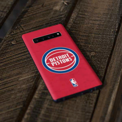 NBA Detroit Pistons Distressed Galaxy S10 Skin