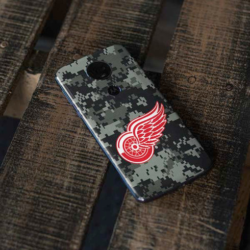 NHL Detroit Red Wings Camo Moto E5 Plus Skin