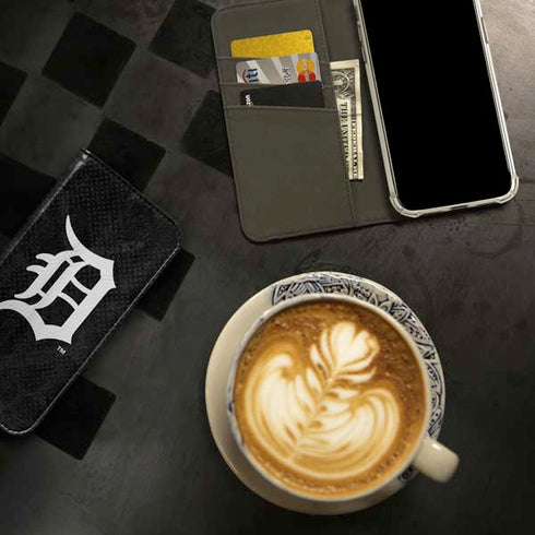 MLB Detroit Tigers Dark Wash iPhone 15 Plus Folio Case