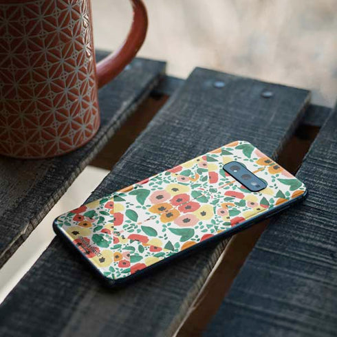 Bouffants and Broken Hearts Geometric Flowers Galaxy S10e Skin