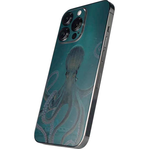Giant Octopus by Vincent Hie iPhone 16 Pro Skin