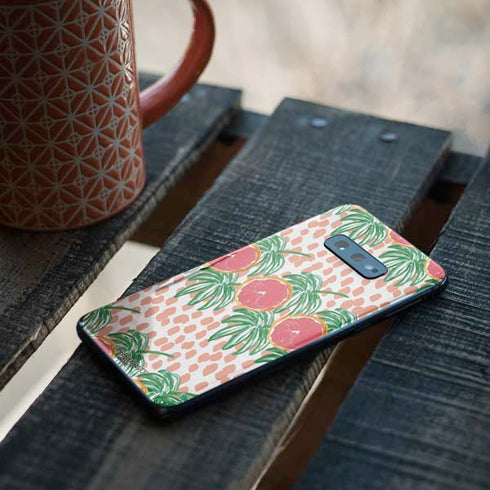 Bouffants and Broken Hearts Graphic Grapefruit Galaxy S10e Skin