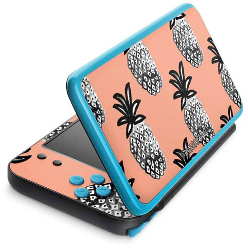 Bouffants and Broken Hearts Gray Scale Pineapple Nintendo Skins