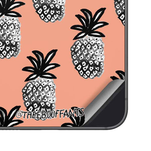 Bouffants and Broken Hearts Gray Scale Pineapple Galaxy S24 Skin