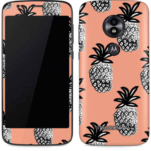 Bouffants and Broken Hearts Gray Scale Pineapple Moto E5 Play Skin