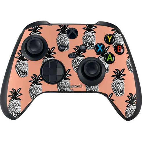 Bouffants and Broken Hearts Gray Scale Pineapple Xbox Series X Skins