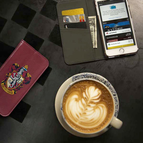 Wizarding World Harry Potter Gryffindor House Crest iPhone 7 Folio Case
