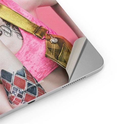 DC Comics Harley Quinn Blowing Kisses iPad Pro 13in M4 (2024) Skin
