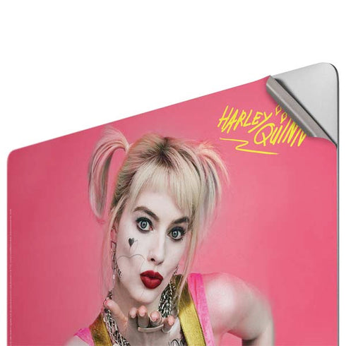 DC Comics Harley Quinn Blowing Kisses Apple MacBook Pro 16-inch Skin