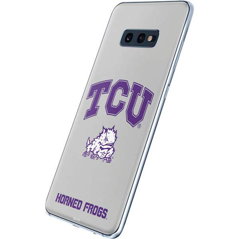 Texas Christian University Horned Frogs Logo Print Galaxy S10e Skin