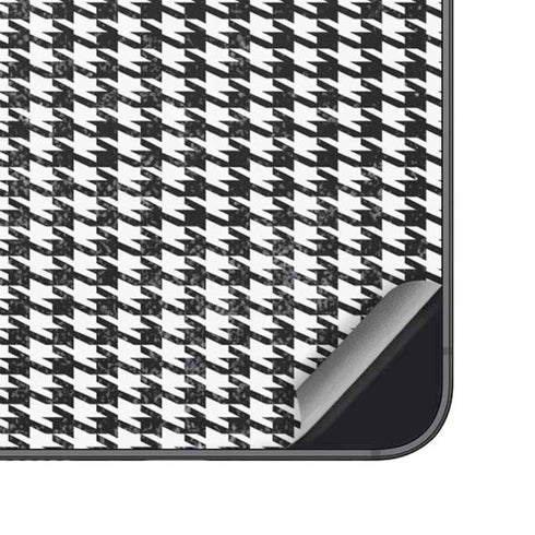 Houndstooth Black/White Galaxy S24 Skin