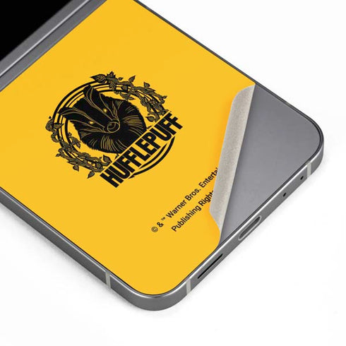 Wizarding Worlds Harry Potter Hufflepuff Illustration Galaxy Z Flip6 Skin