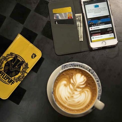 Wizarding Worlds Harry Potter Hufflepuff Illustration iPhone SE (2nd & 3rd Gen) Folio Case