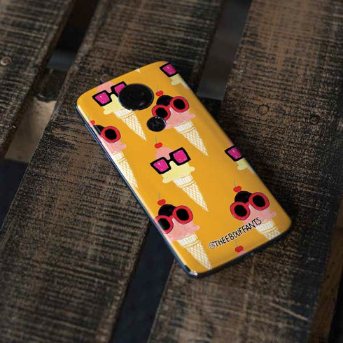 Bouffants and Broken Hearts Ice Cream with Shades Moto E5 Plus Skin