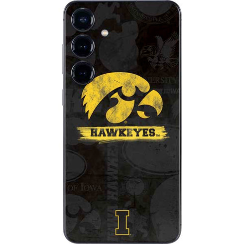 University of Iowa Hawkeyes Distressed Logo Galaxy S25 Skin