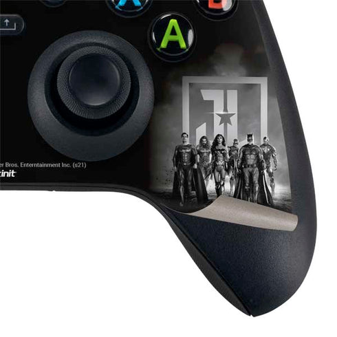 The Justice League (2017) Justice League Black and White Xbox Series X Bundle Skin