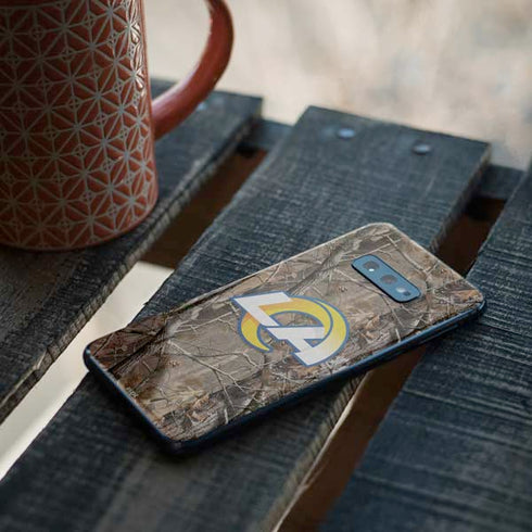 NFL Los Angeles Rams Realtree AP Camo Galaxy S10e Skin