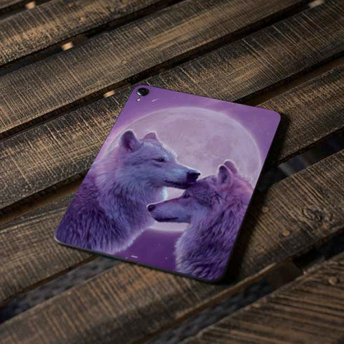 Loving Wolves by Vincent Hie Apple iPad Pro Skin
