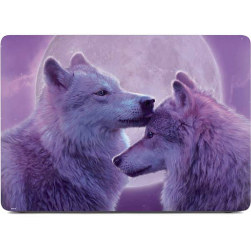 Loving Wolves by Vincent Hie Apple MacBook Air Skin