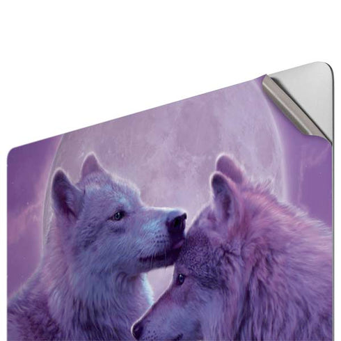 Loving Wolves by Vincent Hie Apple MacBook Pro 16-inch Skin