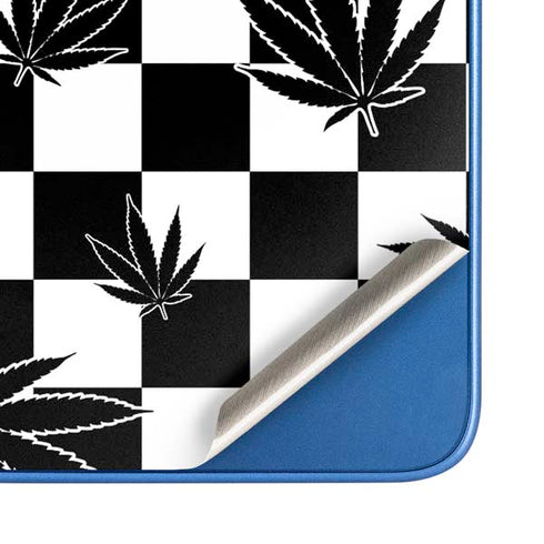 Marijuana Checkered Moto G Play 4G (2024) Skin
