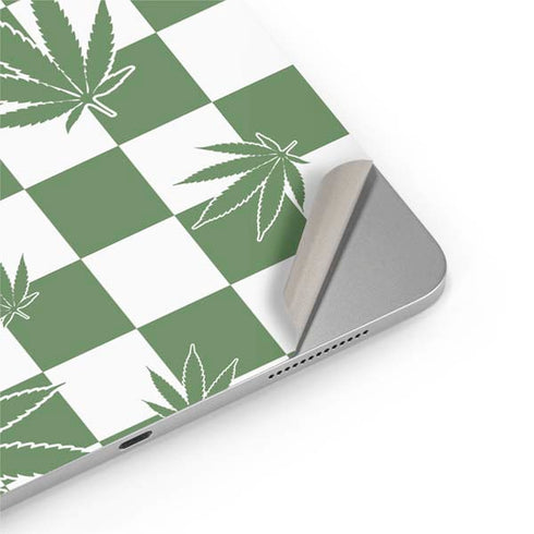 Marijuana Green Checkered iPad Pro 13in M4 (2024) Skin