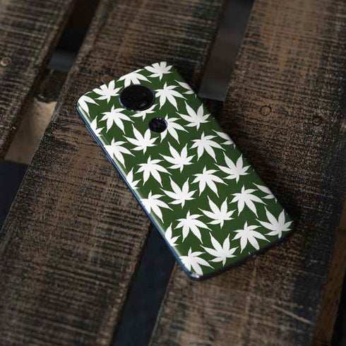 Marijuana Leaf White Pattern Moto E5 Plus Skin