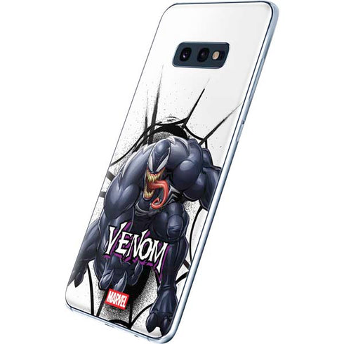 Marvel Venom Reaching Forward Galaxy S10e Skin